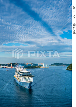 長崎港客船入港（Spectrum of the Seas）女神大橋から【長崎市】 127081846