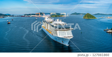 長崎港客船入港（Spectrum of the Seas）女神大橋から　パノラマ【長崎市】 127081860