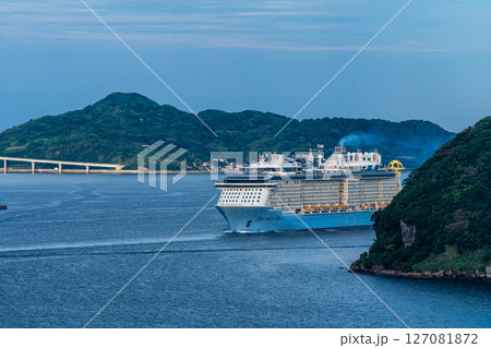 長崎港客船入港(Spectrum of the Seas)女神大橋から【長崎市】 長崎港客船入港(Spectrum of the Seas)女神大橋から【長崎市】 127081872