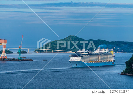 長崎港客船入港(Spectrum of the Seas)女神大橋から【長崎市】 長崎港客船入港(Spectrum of the Seas)女神大橋から【長崎市】 127081874