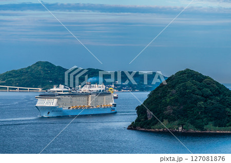 長崎港客船入港（Spectrum of the Seas）女神大橋から【長崎市】 127081876