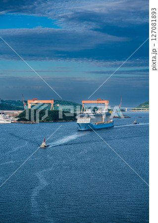 長崎港客船入港(Spectrum of the Seas)女神大橋から【長崎市】 長崎港客船入港(Spectrum of the Seas)女神大橋から【長崎市】 127081893