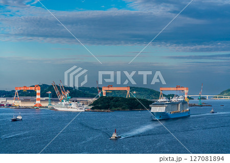 長崎港客船入港（Spectrum of the Seas）女神大橋から【長崎市】 127081894