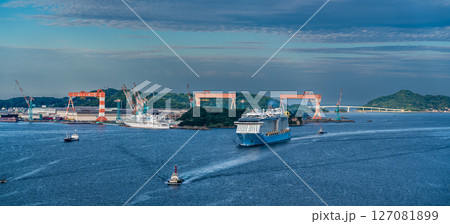長崎港客船入港(Spectrum of the Seas)女神大橋から パノラマ【長崎市】 長崎港客船入港(Spectrum of the Seas)女神大橋から パノラマ【長崎市】 127081899