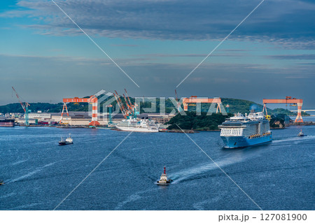 長崎港客船入港(Spectrum of the Seas)女神大橋から【長崎市】 長崎港客船入港(Spectrum of the Seas)女神大橋から【長崎市】 127081900