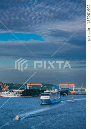 長崎港客船入港(Spectrum of the Seas)女神大橋から【長崎市】 長崎港客船入港(Spectrum of the Seas)女神大橋から【長崎市】 127081902