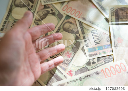 お金が欲しい人 127082698