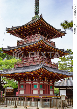 兵庫県加古川市にある刀田山鶴林寺の三重塔 127082776