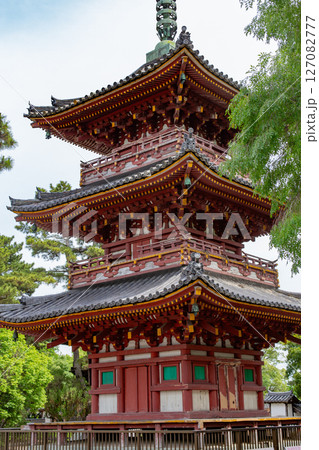 兵庫県加古川市にある刀田山鶴林寺の三重塔 127082777