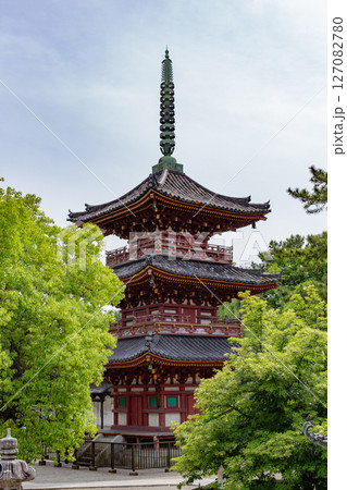 兵庫県加古川市にある刀田山鶴林寺の三重塔 127082780