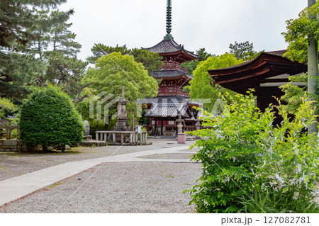 兵庫県加古川市にある刀田山鶴林寺の三重塔 127082781