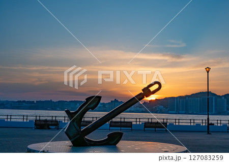 門司港ノーフォーク広場の夕暮れ 127083259