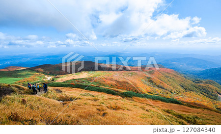 秋の栗駒山登山（栗駒山山頂からの眺め） 127084340