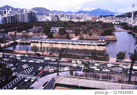 広島城「二の丸」が復元された当時(1995年、広島市中区) 127084985