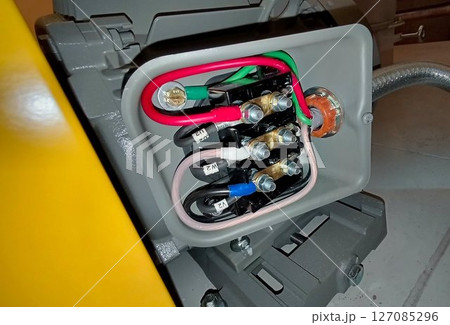 送風機モーターの電源線・接続箱 127085296