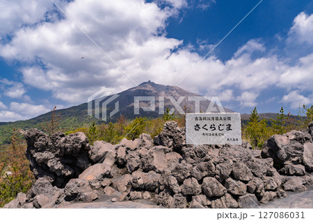 《鹿児島県》桜島をのぞむ有村溶岩展望所 127086031