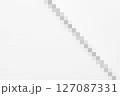シンプルな灰色のモザイクの線 127087331