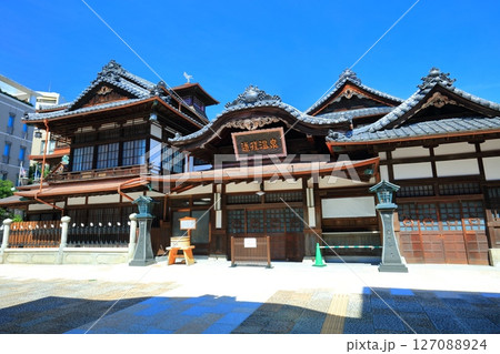 【愛媛県】リニューアルした道後温泉本館 127088924