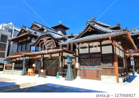 【愛媛県】リニューアルした道後温泉本館 【愛媛県】リニューアルした道後温泉本館 127088927