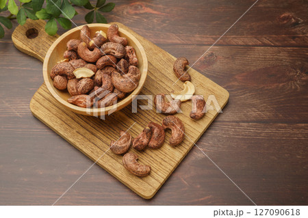 皮つきカシューナッツ 127090618