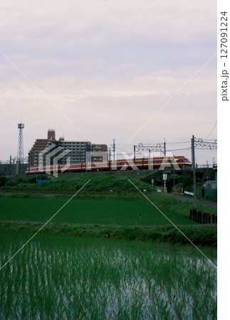 田園地帯をゆく東武りょうもう特急 127091224