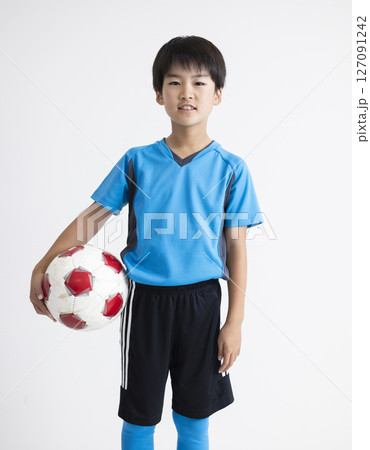 サッカーボールを持つ男の子 127091242