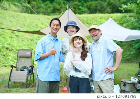 キャンプ アウトドア バーベキュー BBQ 家族 親子 キャンプ アウトドア バーベキュー BBQ 家族 親子 127091769