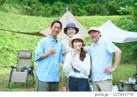 キャンプ　アウトドア　バーベキュー　BBQ　家族　親子 127091770