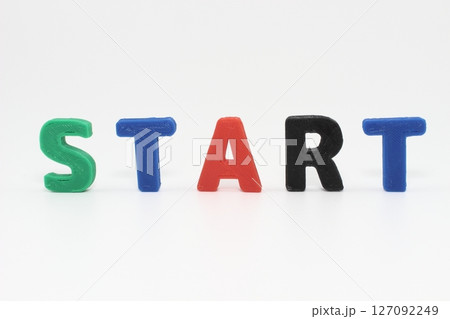 色彩豊かな「START」のメッセージ 127092249