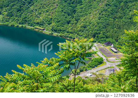 賤ヶ岳山頂から奥琵琶湖の景観　滋賀県長浜市 127092636