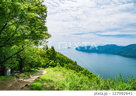 賤ヶ岳山頂から奥琵琶湖の景観　滋賀県長浜市 127092641