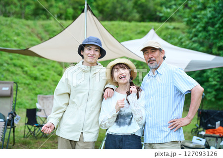 キャンプ アウトドア バーベキュー BBQ 家族 親子 キャンプ アウトドア バーベキュー BBQ 家族 親子 127093126