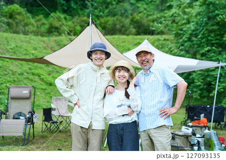 キャンプ アウトドア バーベキュー BBQ 家族 親子 キャンプ アウトドア バーベキュー BBQ 家族 親子 127093135