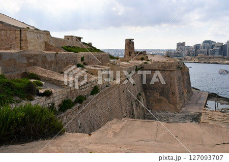 マルタ共和国、マルタ島、バレッタ、国立戦争博物館、聖エルモ砦、城壁 127093707
