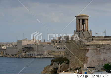 マルタ共和国、マルタ島、バレッタ、グランドハーバー、グレートシージベル、第二次世界大戦追悼記念塔 127093723
