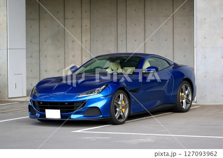 青いスポーツカー　イメージ 127093962