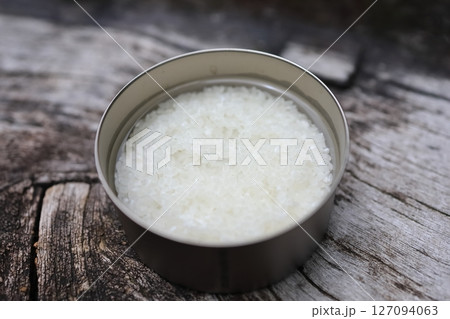 アウトドアで水蒸気炊飯 127094063