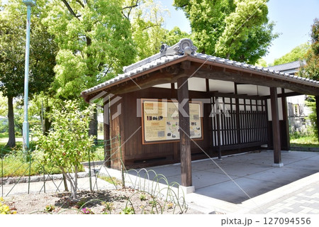 名古屋市　熱田魚問屋モニュメントと周辺街並み 127094556