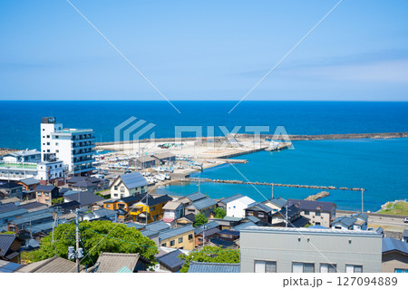 新潟・寺泊 風光明媚な寺泊港の風景 新潟・寺泊 風光明媚な寺泊港の風景 127094889