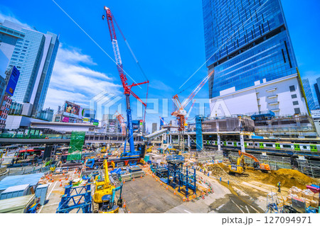 日本の東京都市景観 消滅…さよなら渋谷駅西口。中央のビルの解体で、山手線が一望…＝令和7年6月7日 127094971
