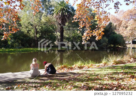 Friends in park 127095232