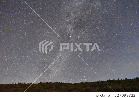 北岳山荘から見上げた夏の満天の星空 127095822