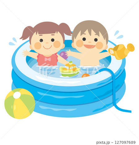 ビニールプールに入る子どもたち 127097689