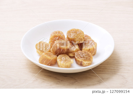 皿に入った干貝柱　海産物　中華料理食材　天日干しされた貝柱　健康食材 127099154