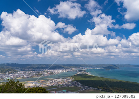 《佐賀県》鏡山展望台の眺望・唐津湾の大海原 《佐賀県》鏡山展望台の眺望・唐津湾の大海原 127099302