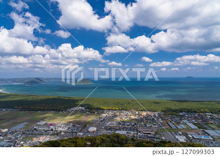 《佐賀県》鏡山展望台の眺望・唐津湾の大海原 127099303