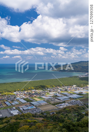 《佐賀県》鏡山展望台の眺望・唐津湾の大海原 《佐賀県》鏡山展望台の眺望・唐津湾の大海原 127099308