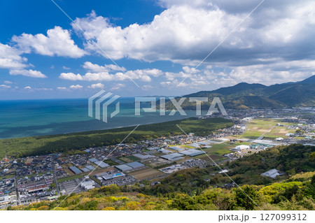 《佐賀県》鏡山展望台の眺望・唐津湾の大海原 《佐賀県》鏡山展望台の眺望・唐津湾の大海原 127099312
