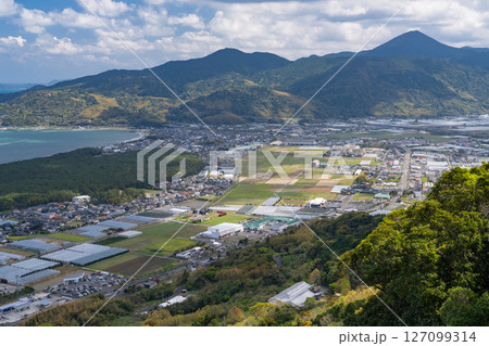 《佐賀県》鏡山展望台の眺望・唐津湾の大海原 《佐賀県》鏡山展望台の眺望・唐津湾の大海原 127099314