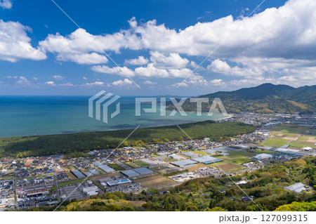 《佐賀県》鏡山展望台の眺望・唐津湾の大海原 《佐賀県》鏡山展望台の眺望・唐津湾の大海原 127099315